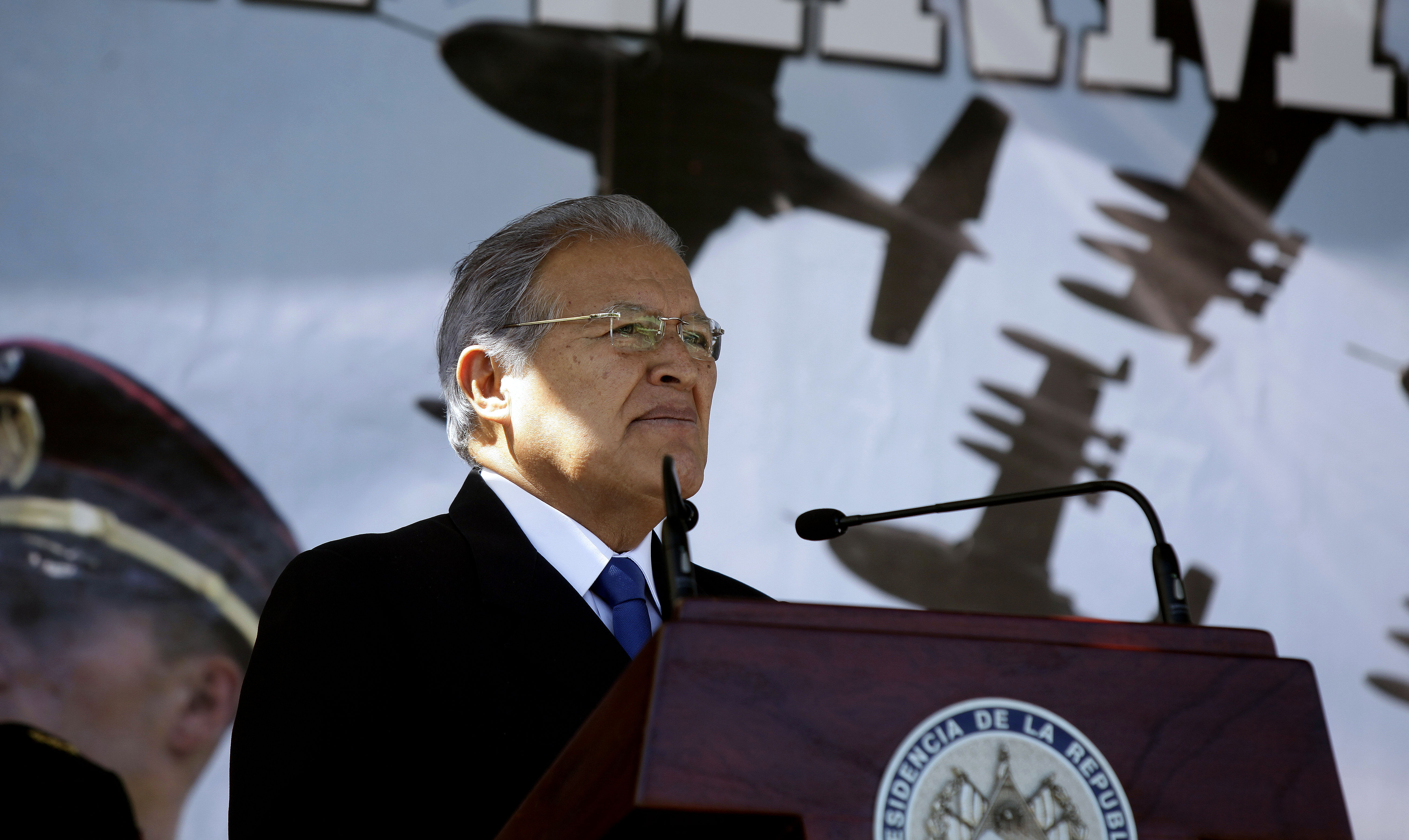 Sanchez Ceren presenting arms to military