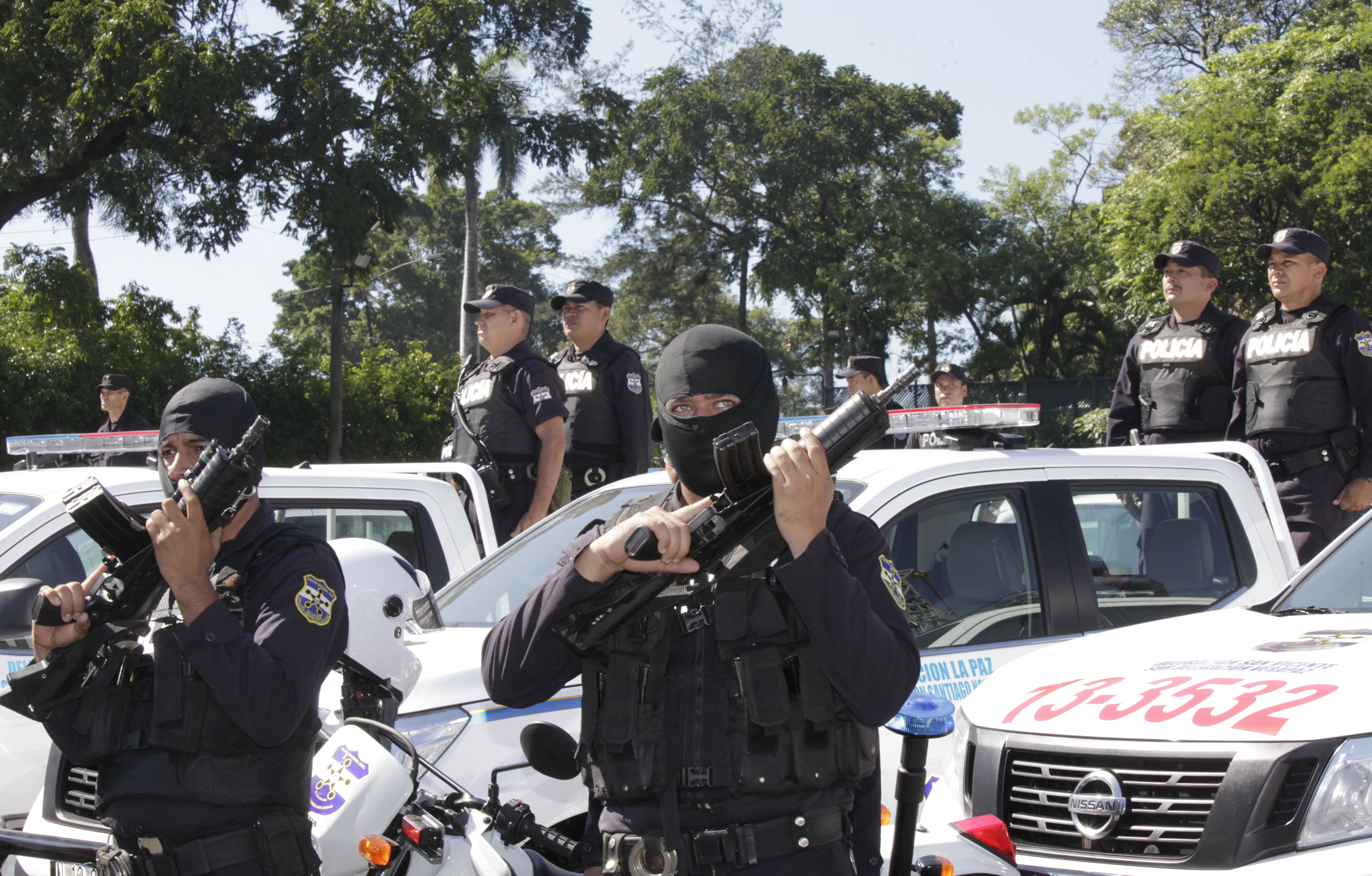 6 PNC presented with new arms and vehicles