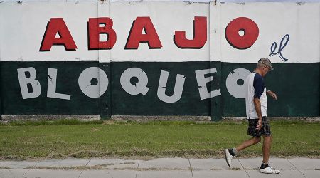 Abajo el Bloqueo by Enrique De La Osa